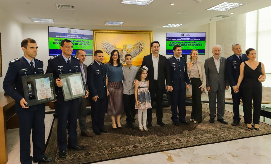 Paraná homenageia militares da FAB por encontrarem avião que caiu com servidores do Estado