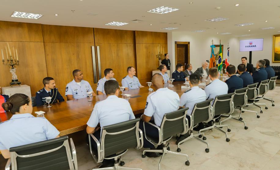Paraná homenageia militares da FAB por encontrarem avião que caiu com servidores do Estado