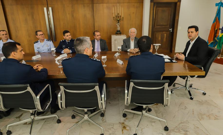 Paraná homenageia militares da FAB por encontrarem avião que caiu com servidores do Estado