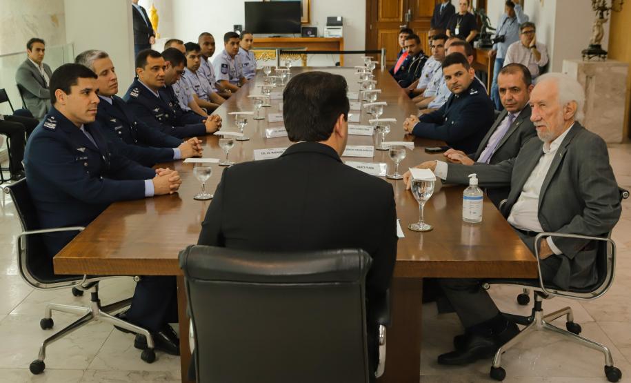 Paraná homenageia militares da FAB por encontrarem avião que caiu com servidores do Estado