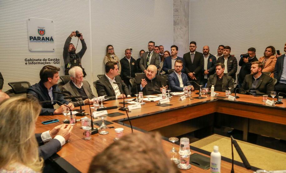 Governo do Estado libera R$ 20 milhões para pavimentação em cinco bairros de Curitiba