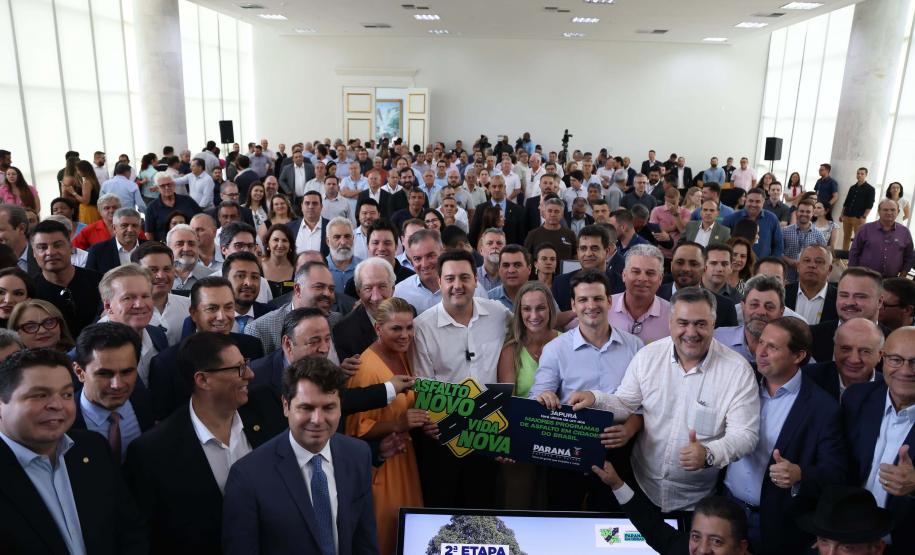 Governador anuncia R$ 132 milhões para nova fase do Asfalto Novo, Vida Nova