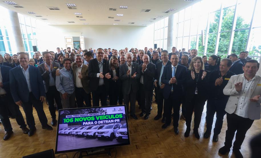 Estado entrega 106 veículos e equipamentos para reforçar atendimentos do Detran-PR