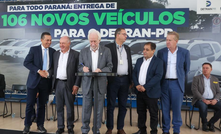 Estado entrega 106 veículos e equipamentos para reforçar atendimentos do Detran-PR
