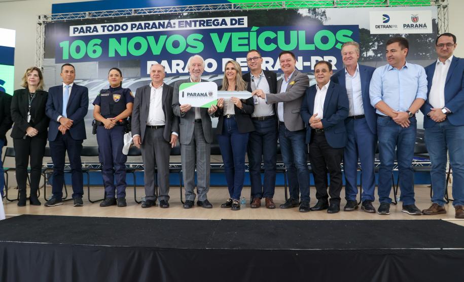 Estado entrega 106 veículos e equipamentos para reforçar atendimentos do Detran-PR