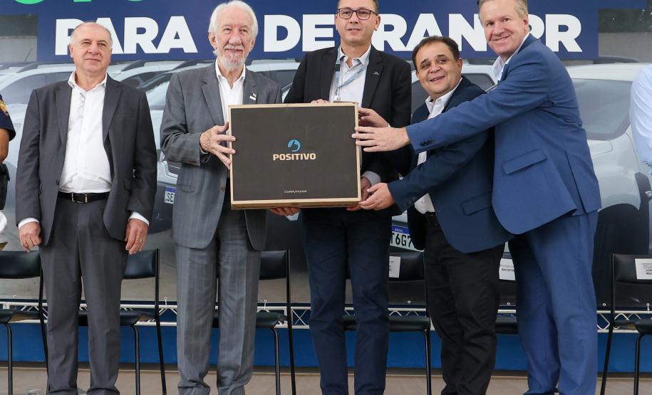 Estado entrega 106 veículos e equipamentos para reforçar atendimentos do Detran-PR