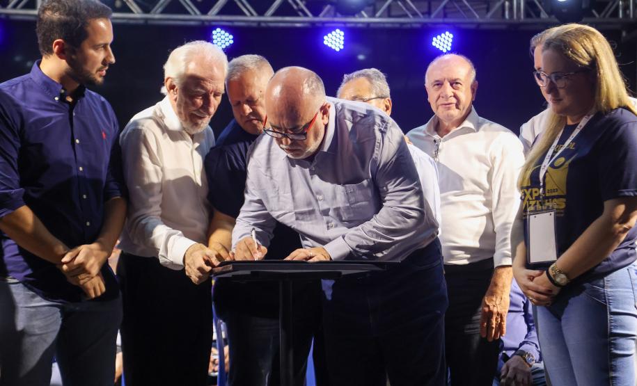 Na abertura da feira de Dois Vizinhos, Estado anuncia R$ 18,9 milhões para ampliar UTI