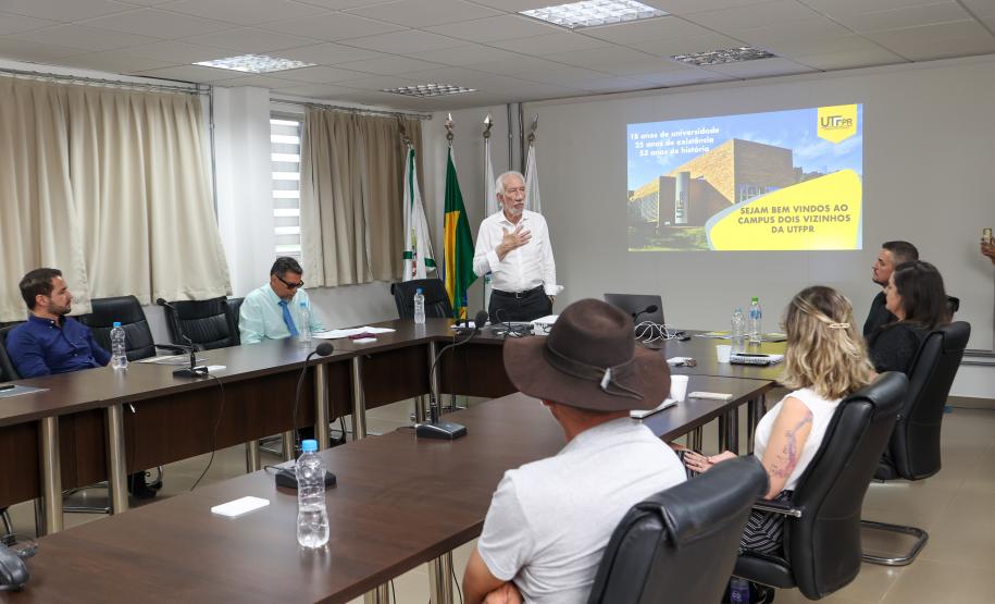 Na abertura da feira de Dois Vizinhos, Estado anuncia R$ 18,9 milhões para ampliar UTI