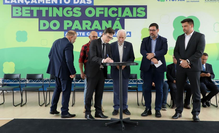 Com empresas credenciadas, Lottopar autoriza início das operações de apostas esportivas