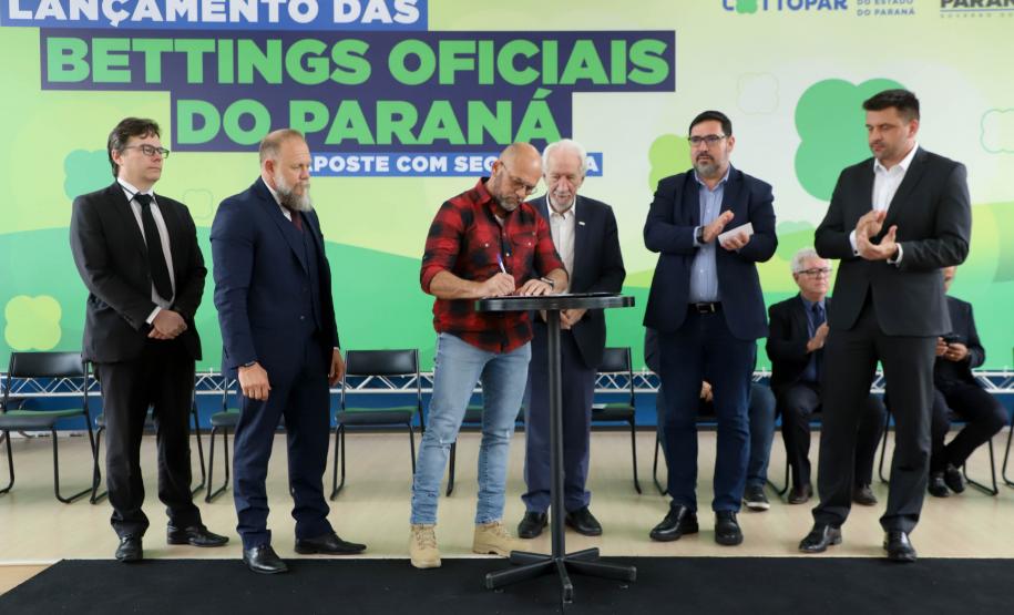 Com empresas credenciadas, Lottopar autoriza início das operações de apostas esportivas