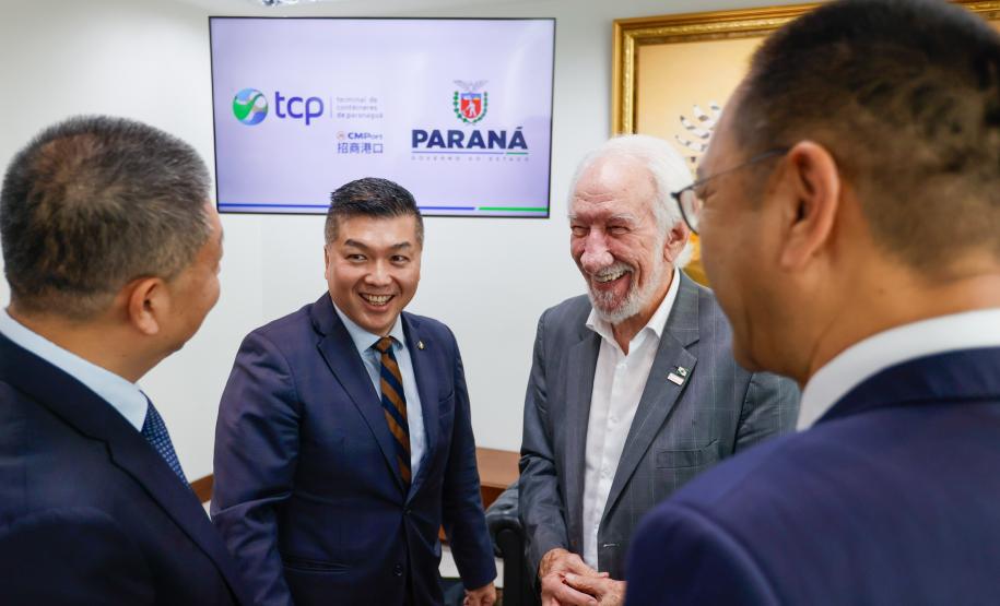 Piana apresenta macroprojetos de infraestrutura do Paraná a grupo chinês