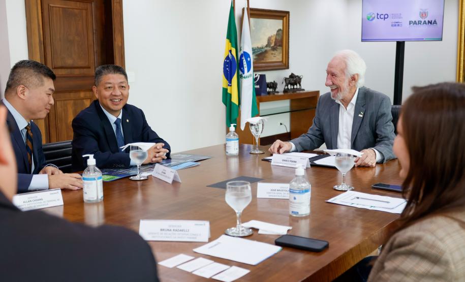 Piana apresenta macroprojetos de infraestrutura do Paraná a grupo chinês