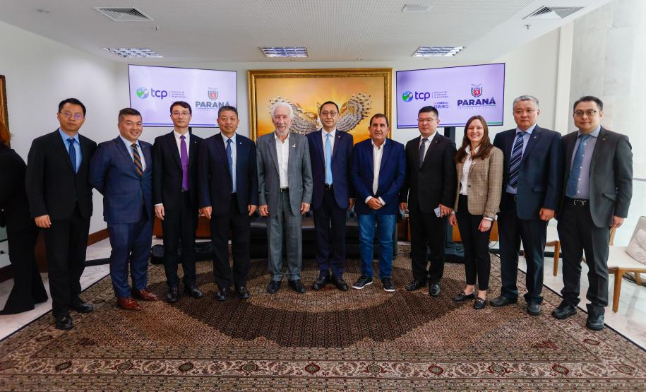Piana apresenta macroprojetos de infraestrutura do Paraná a grupo chinês