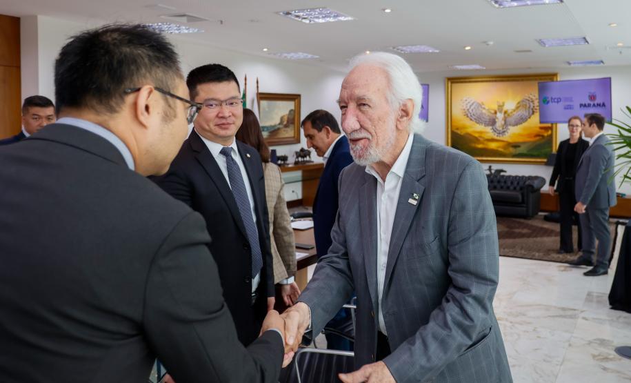 Piana apresenta macroprojetos de infraestrutura do Paraná a grupo chinês