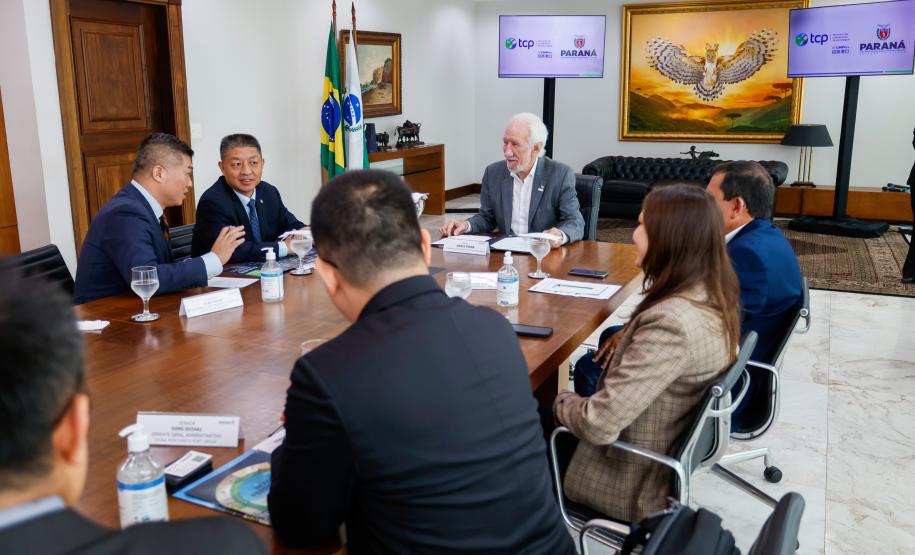 Piana apresenta macroprojetos de infraestrutura do Paraná a grupo chinês