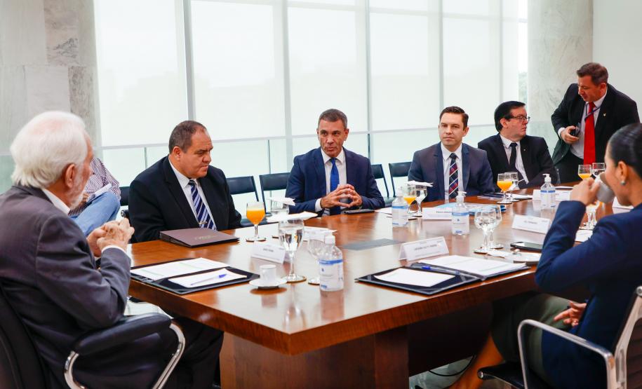 Em reunião com Governo, Igreja oferece apoio e doações de kits para ações humanitárias