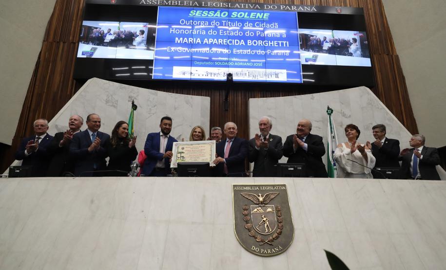 Governador participa da entrega do título de cidadã honorária do Paraná a Cida Borghetti