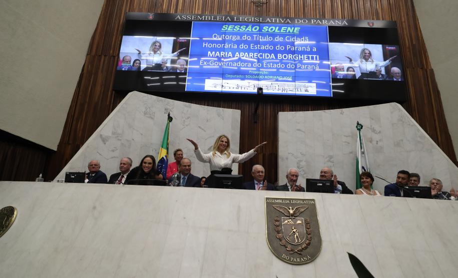 Governador participa da entrega do título de cidadã honorária do Paraná a Cida Borghetti