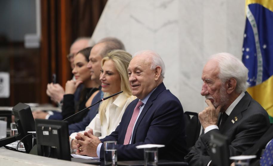 Governador participa da entrega do título de cidadã honorária do Paraná a Cida Borghetti