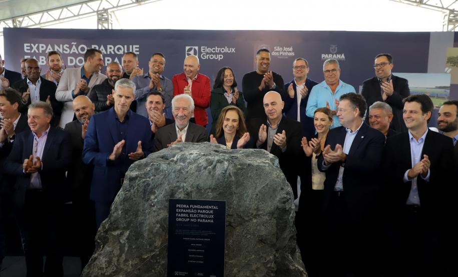 Estado anuncia pavimentação de R$ 45 milhões no lançamento da fábrica da Electrolux na RMC