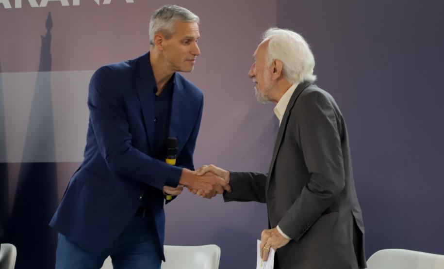 Estado anuncia pavimentação de R$ 45 milhões no lançamento da fábrica da Electrolux na RMC