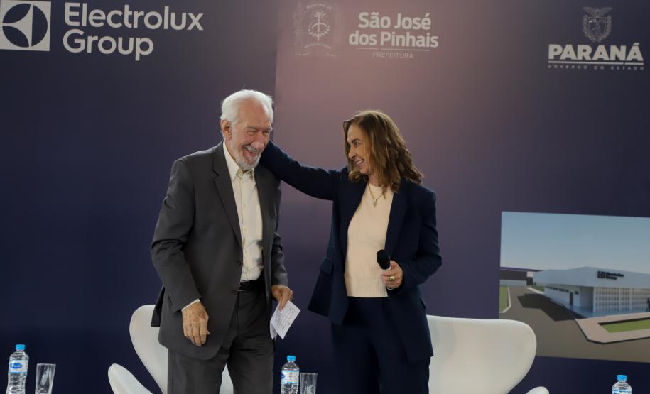 Estado anuncia pavimentação de R$ 45 milhões no lançamento da fábrica da Electrolux na RMC