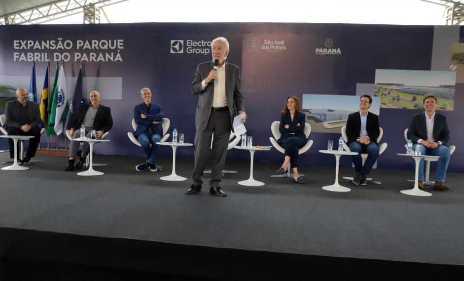 Estado anuncia pavimentação de R$ 45 milhões no lançamento da fábrica da Electrolux na RMC