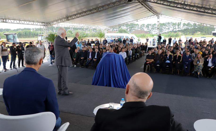 Estado anuncia pavimentação de R$ 45 milhões no lançamento da fábrica da Electrolux na RMC