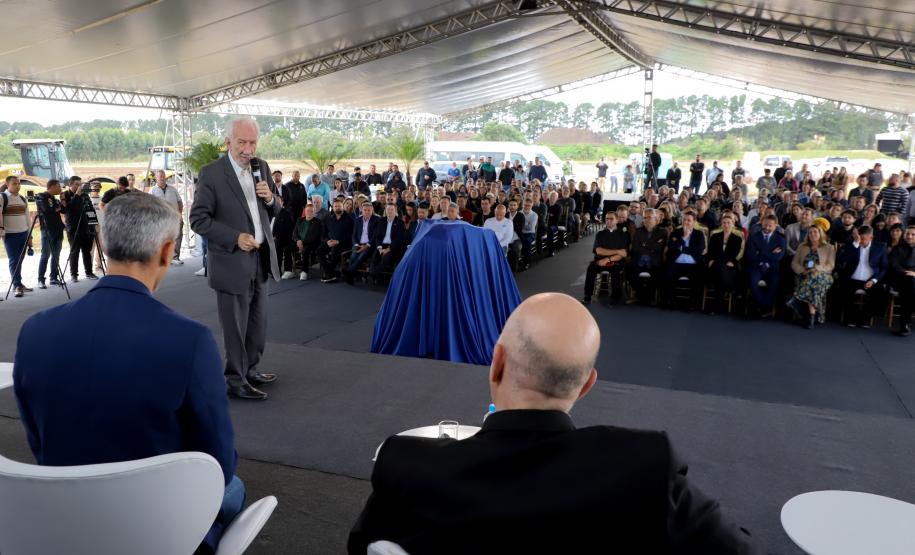 Estado anuncia pavimentação de R$ 45 milhões no lançamento da fábrica da Electrolux na RMC