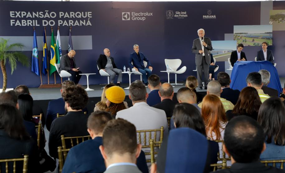 Estado anuncia pavimentação de R$ 45 milhões no lançamento da fábrica da Electrolux na RMC