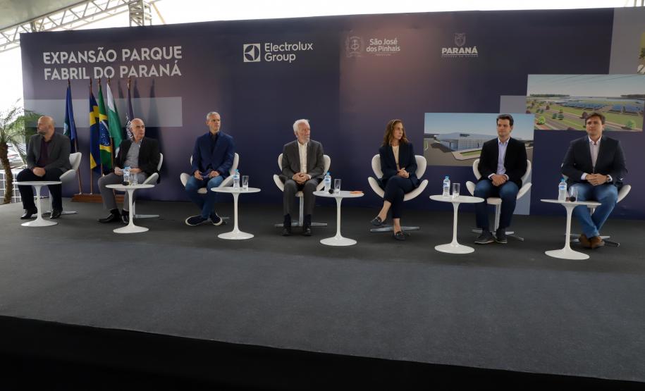 Estado anuncia pavimentação de R$ 45 milhões no lançamento da fábrica da Electrolux na RMC