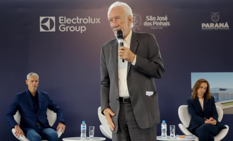 Estado anuncia pavimentação de R$ 45 milhões no lançamento da fábrica da Electrolux na RMC