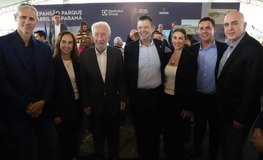 Estado anuncia pavimentação de R$ 45 milhões no lançamento da fábrica da Electrolux na RMC