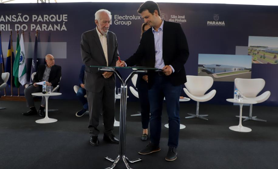 Estado anuncia pavimentação de R$ 45 milhões no lançamento da fábrica da Electrolux na RMC