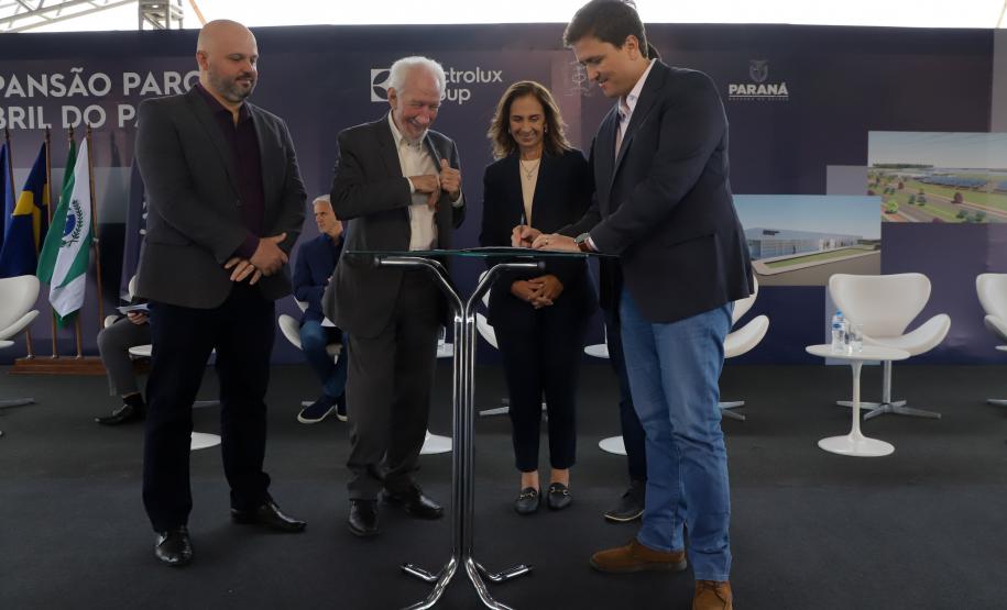 Estado anuncia pavimentação de R$ 45 milhões no lançamento da fábrica da Electrolux na RMC
