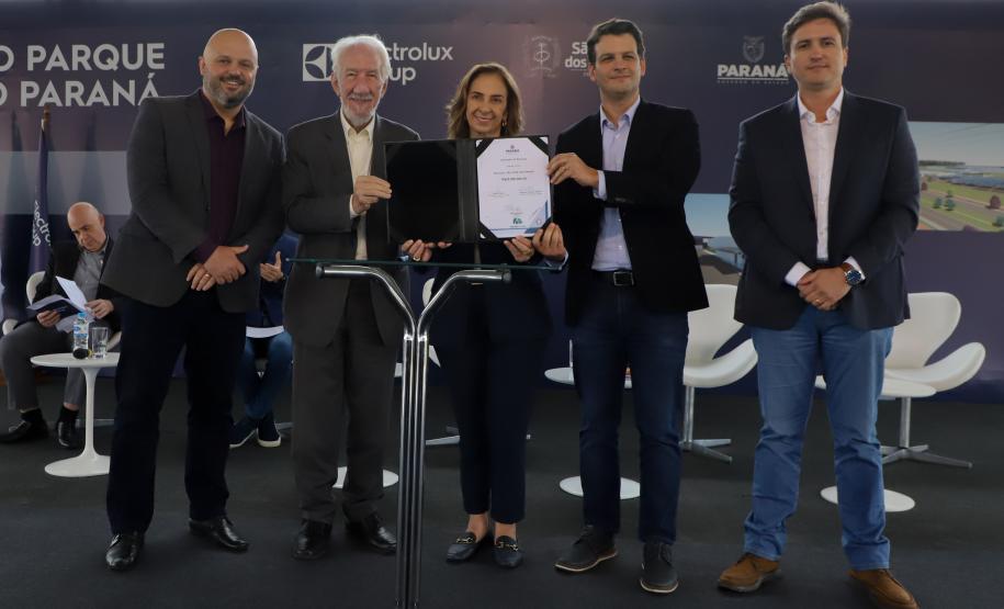 Estado anuncia pavimentação de R$ 45 milhões no lançamento da fábrica da Electrolux na RMC