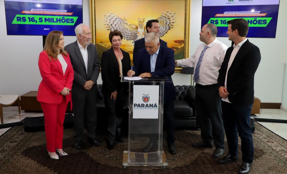 Governador libera R$ 16,5 milhões para pavimentação e conclusão de ginásio em Irati