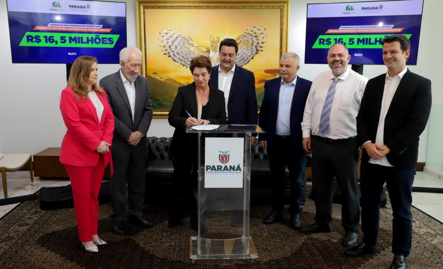 Governador libera R$ 16,5 milhões para pavimentação e conclusão de ginásio em Irati