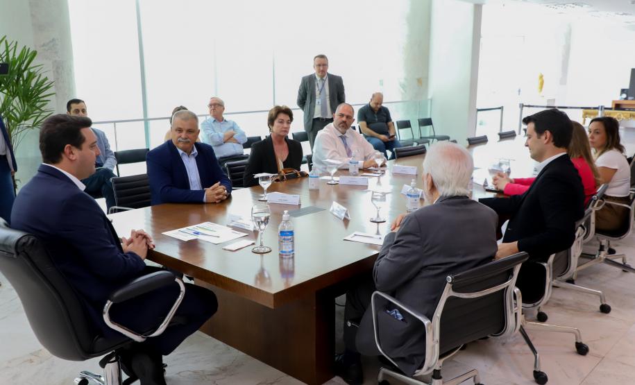 Governador libera R$ 16,5 milhões para pavimentação e conclusão de ginásio em Irati