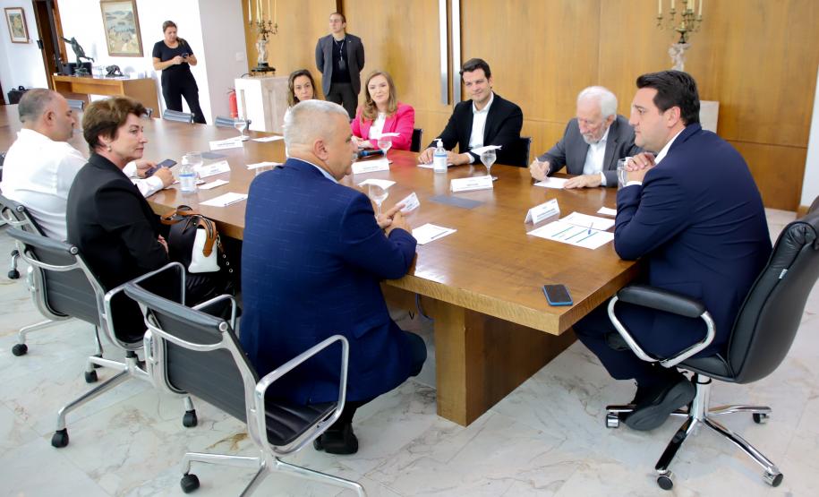 Governador libera R$ 16,5 milhões para pavimentação e conclusão de ginásio em Irati