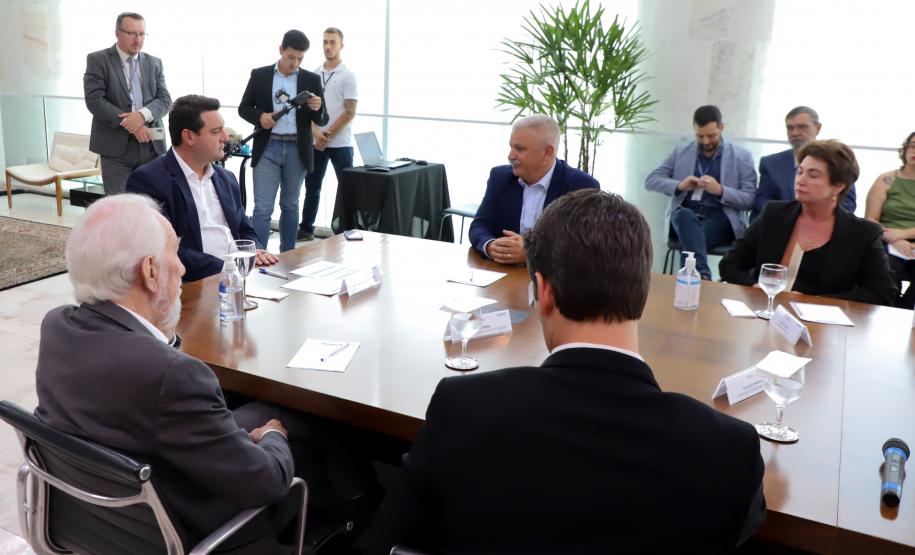 Governador libera R$ 16,5 milhões para pavimentação e conclusão de ginásio em Irati