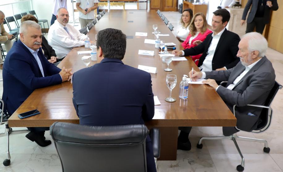 Governador libera R$ 16,5 milhões para pavimentação e conclusão de ginásio em Irati