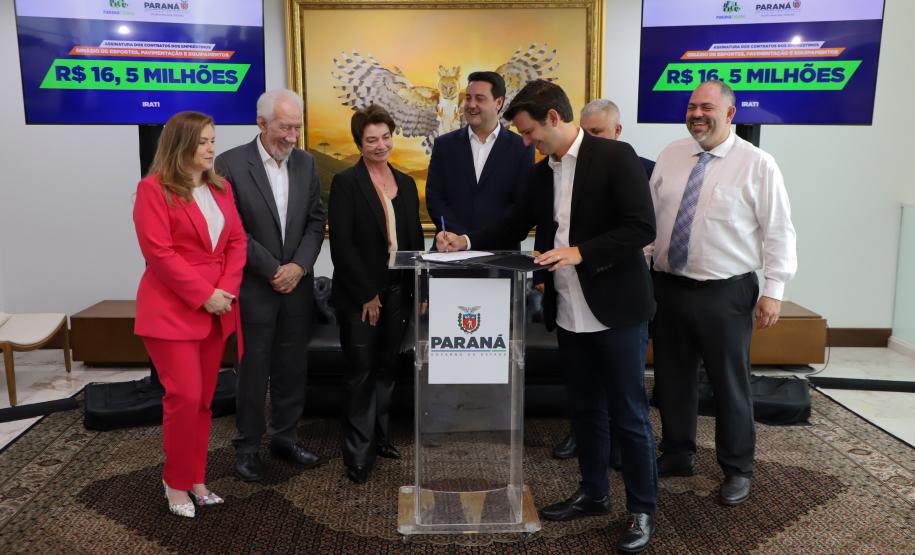 Governador libera R$ 16,5 milhões para pavimentação e conclusão de ginásio em Irati