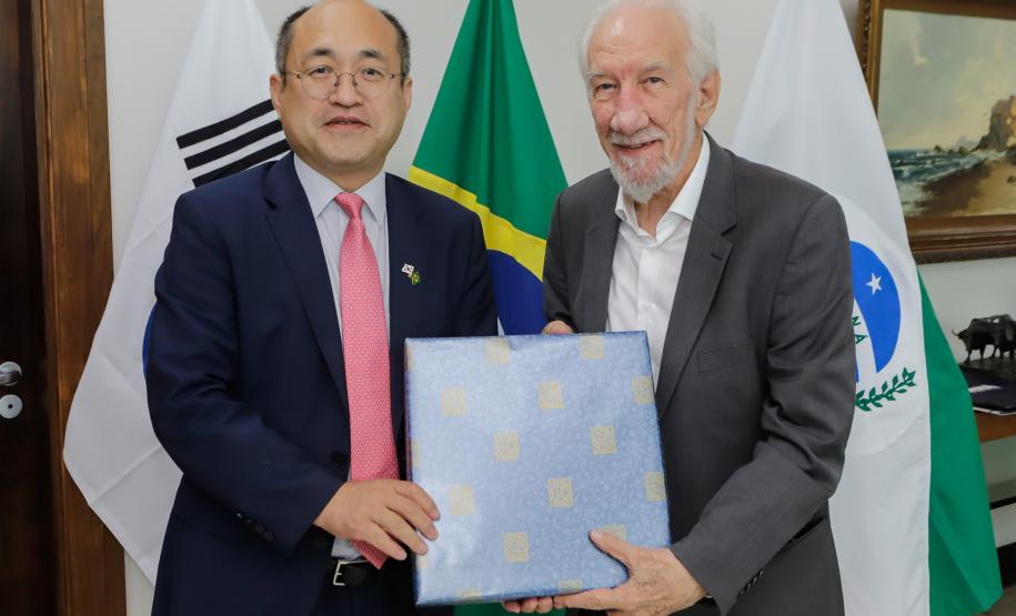 Piana recebe visita do novo embaixador da Ucrânia no Brasil e de cônsul da Coreia do Sul