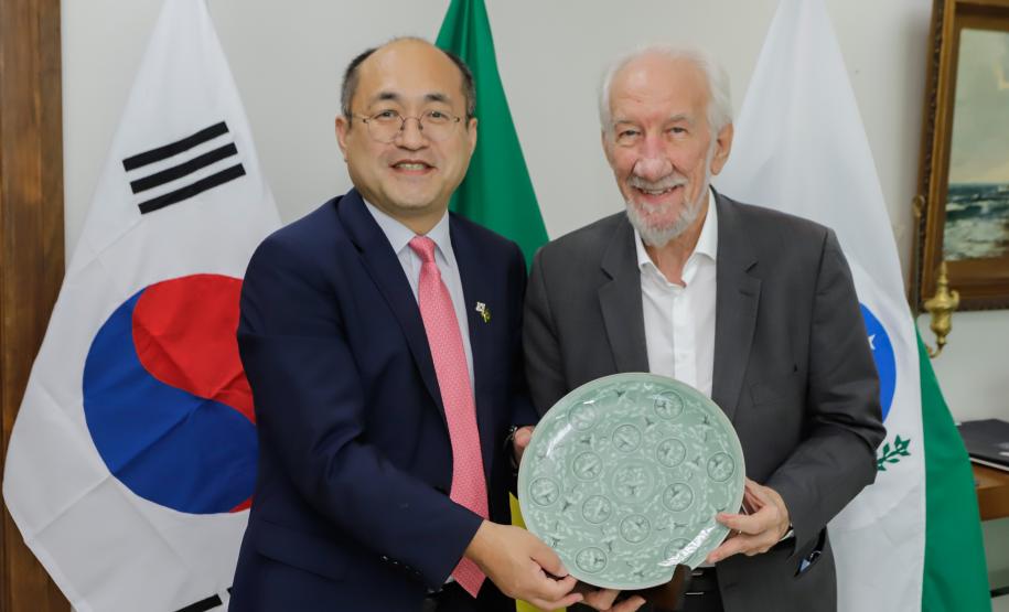 Piana recebe visita do novo embaixador da Ucrânia no Brasil e de cônsul da Coreia do Sul