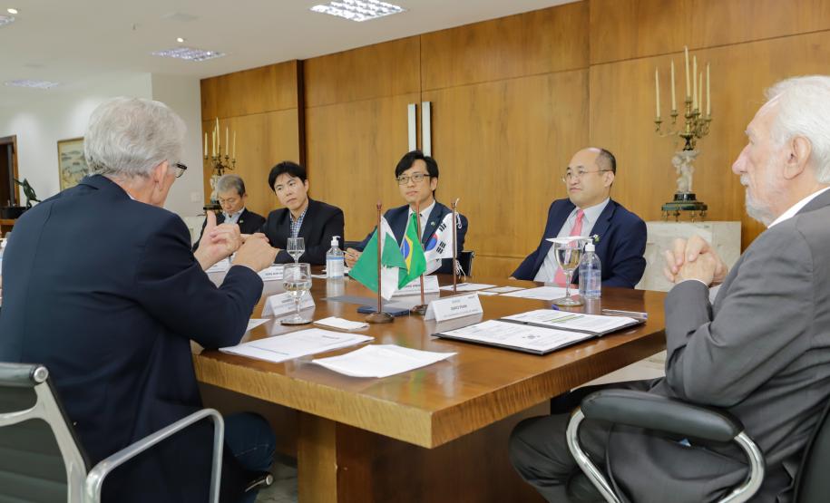 Piana recebe visita do novo embaixador da Ucrânia no Brasil e de cônsul da Coreia do Sul