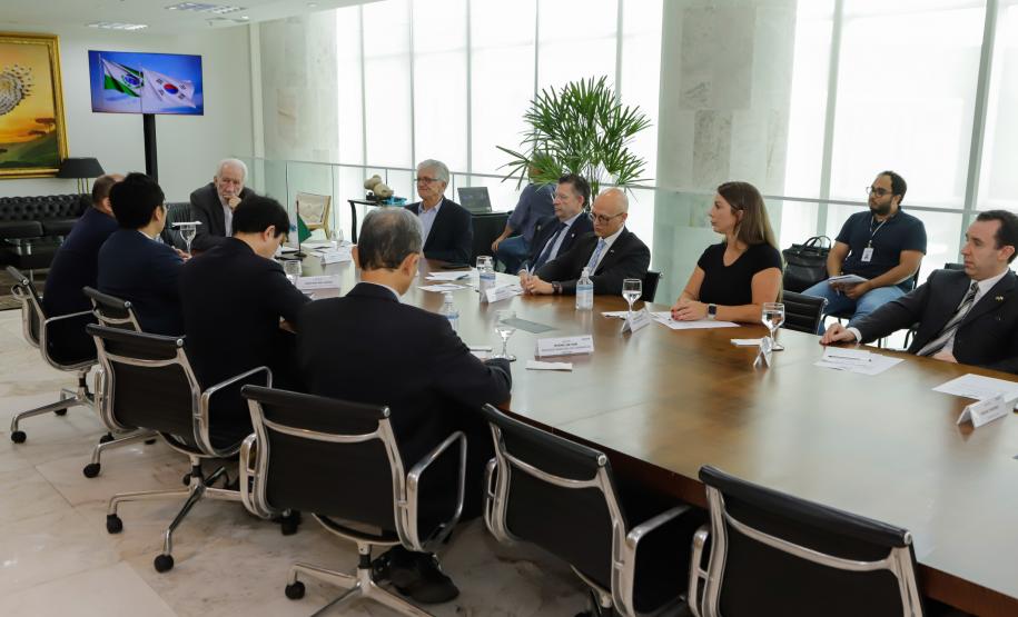 Piana recebe visita do novo embaixador da Ucrânia no Brasil e de cônsul da Coreia do Sul