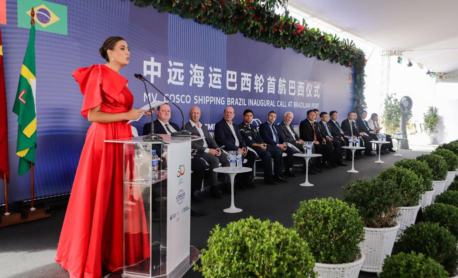 Com atracação de porta-contêiner chinês, Paranaguá estreia nova rota marítima