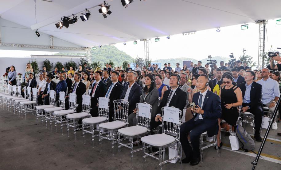 Com atracação de porta-contêiner chinês, Paranaguá estreia nova rota marítima