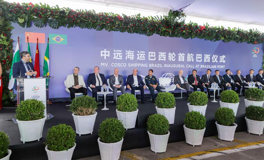 Com atracação de porta-contêiner chinês, Paranaguá estreia nova rota marítima